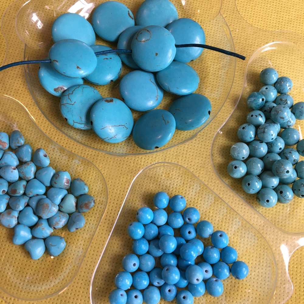 Magnesite beads